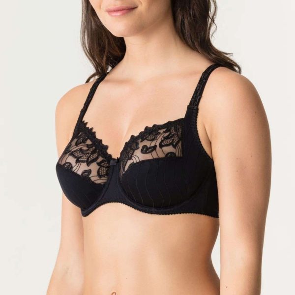 Buy Bonded Luxury Padded Wired Lace Bra Online - SAVVYY